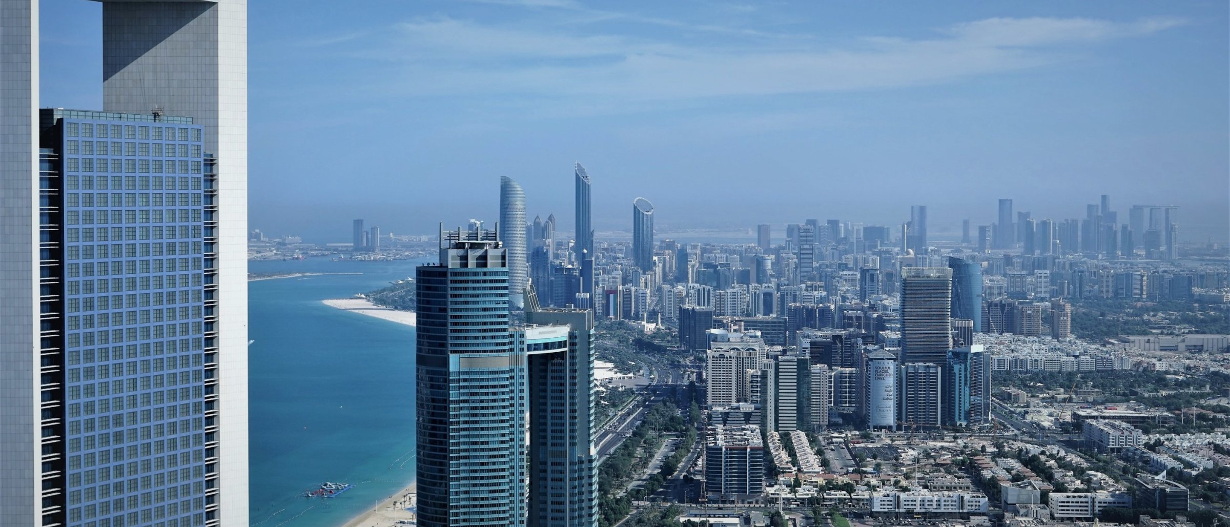 Abu Dhabi from above, the Corniche and the city